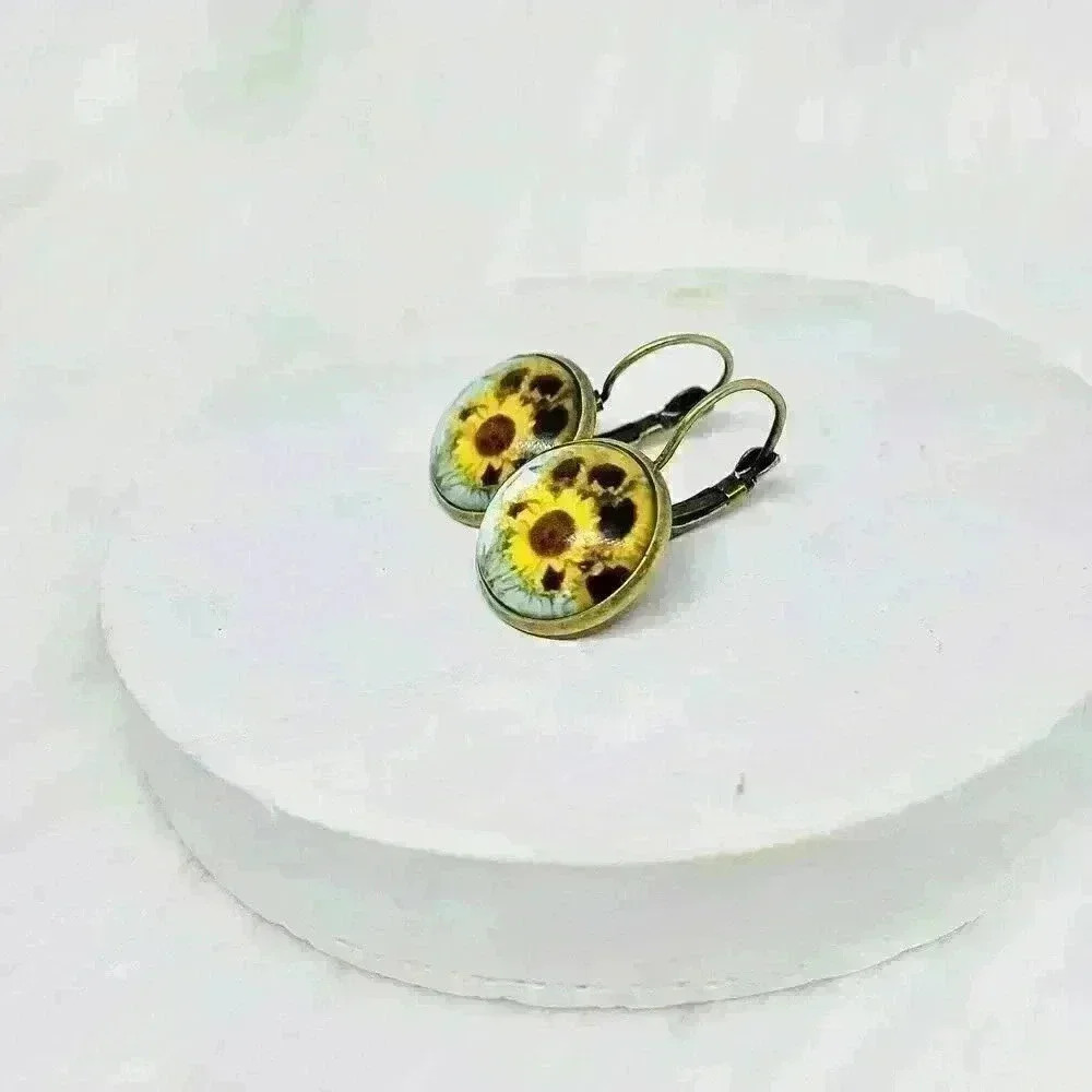 Vintage Feel Sunflower Print Earrings - Picture 4 of 5